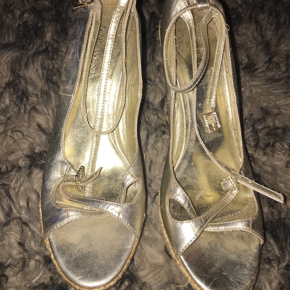 Gold wedges